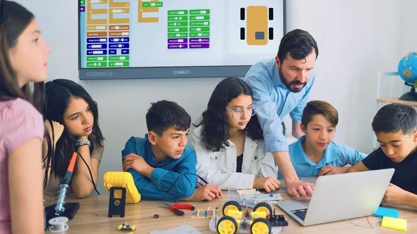 Flipped classroom in second language learning: enhancing communicative competence through flipped instruction